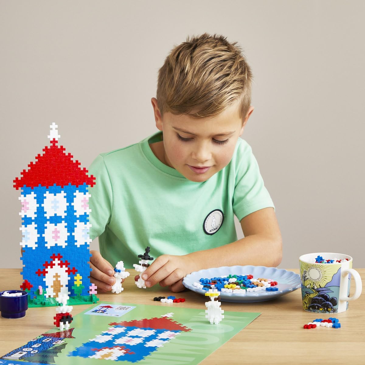 Plus Plus Building Blocks Toy - 2D Puzzle By Number Moominvalley House & 3D Moomin, Snorkmaiden, Moominmamma & Moominpappa, STEM Toys - Girls and Boys Toys Age 5 Plus, Moomin House 275 pcs