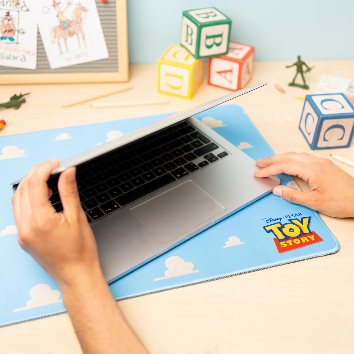 Grupo Erik Tappetino Mouse XXL Disney Toy Story - Tappetino Scrivania Impermeabile e Antiscivolo 80x35cm | Mousepad, Accessori Gaming per Scrivania
