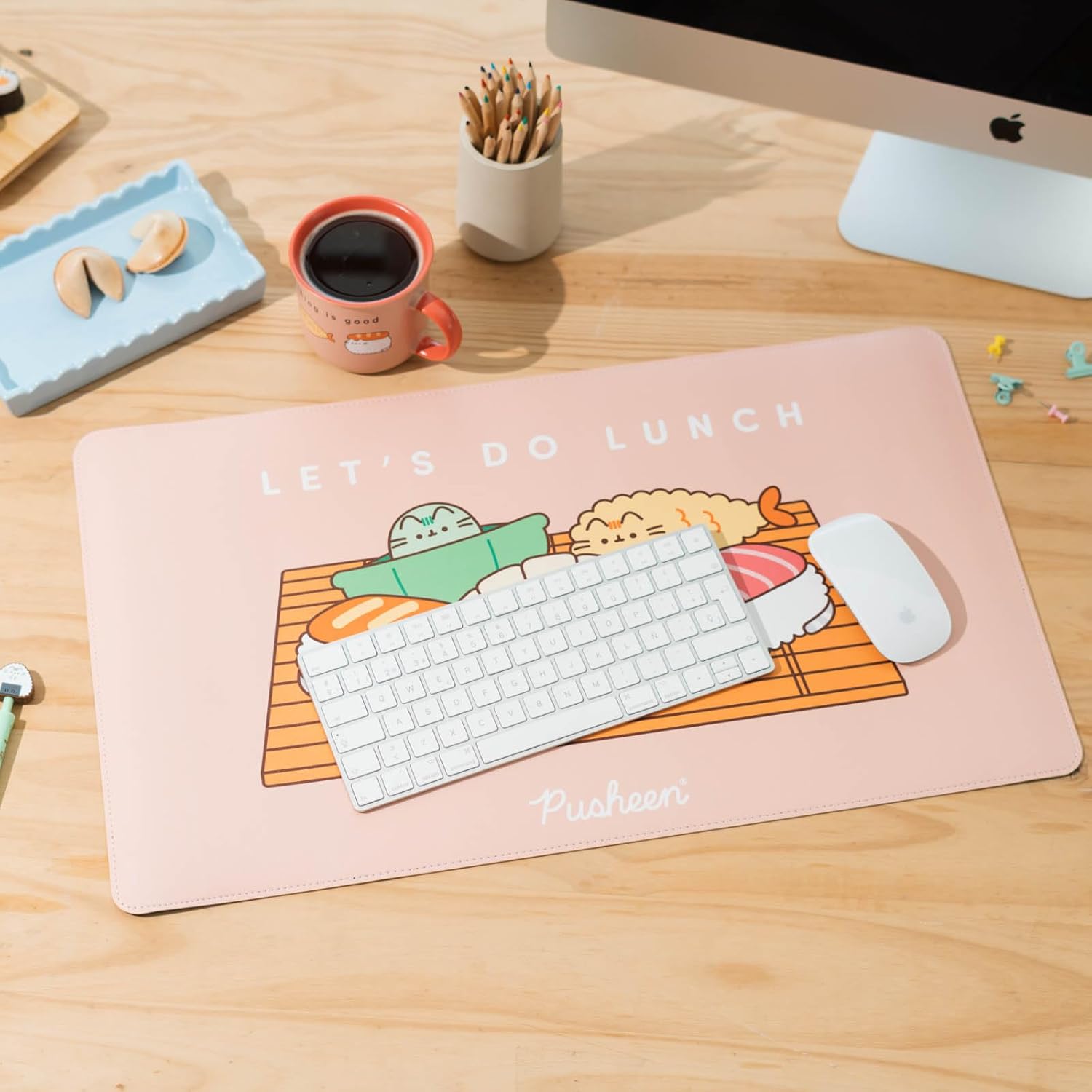 Grupo Erik Tappetino Mouse XXL Pusheen - Tappetino Scrivania Impermeabile e Antiscivolo in Pelle Vegana 35x60 cm | Mousepad, Accessori Gaming per Scrivania