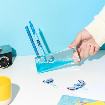 Grupo Erik Portapenne da Scrivania Stitch - Porta Penne Decorativo con Penne e Portamine in Acrilico | Cancelleria Lilo e Stitch Gadget (14,5 x 4,7 x 3,5 cm