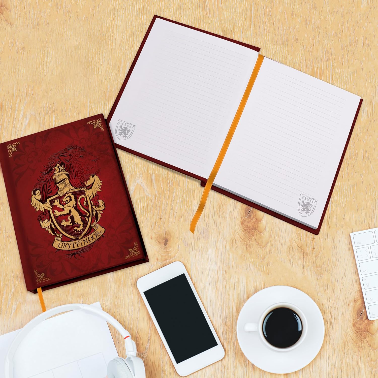 ABYSTYLE HARRY POTTER A5 Gryffindor Notebook - Official Merchandise - 120 Pages - A5 Size - Hardcover - House Crest Design