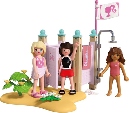 PLAYMOBIL Barbie strandmode, kleedcabine en douche met Barbie, Teresa & Renee, stijlvolle strandlooks en Malibu-zomergevoel, bevordert rollenspel en creativiteit, voor kinderen vanaf 4 jaar, 72124