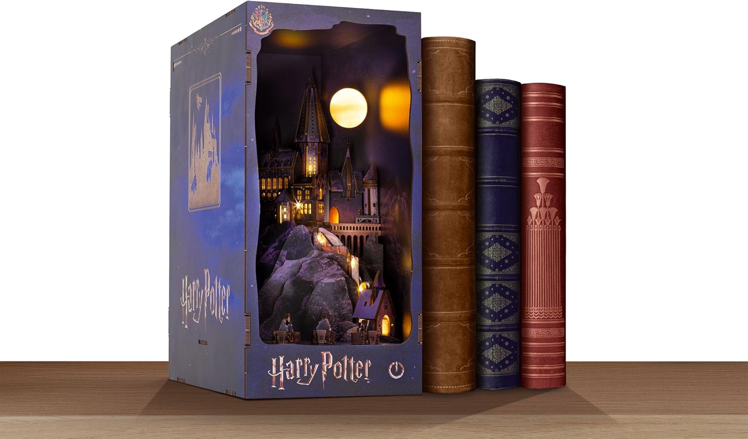 Revell Tiny Adventures Hogwarts Castle | Harry Potter Book Nook Holzbausatz mit LED Beleuchtung | 23 cm Diorama für Bücherregal | lasergeschnittenes Stecksystem | Geschenk für Potterheads
