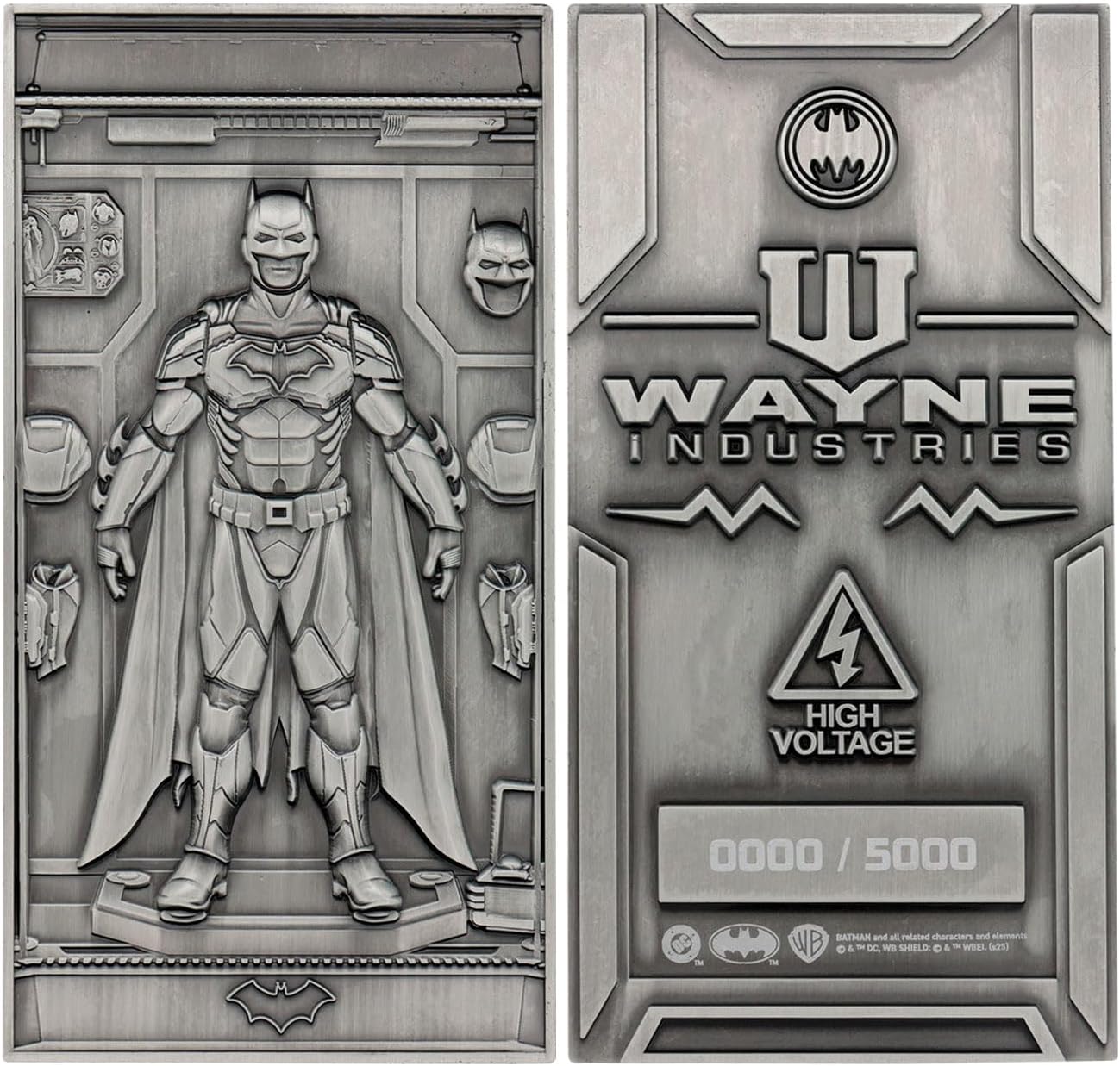 FaNaTtik Batman Wayne Industries Armour Barren – Offizielle DC Limited Edition 5.000 Metall-Sammelstück mit geprägtem Design und nummerierter Rückseite