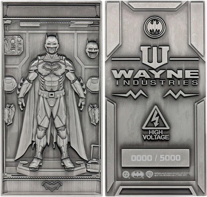 FaNaTtik Batman Wayne Industries Armour Barren – Offizielle DC Limited Edition 5.000 Metall-Sammelstück mit geprägtem Design und nummerierter Rückseite