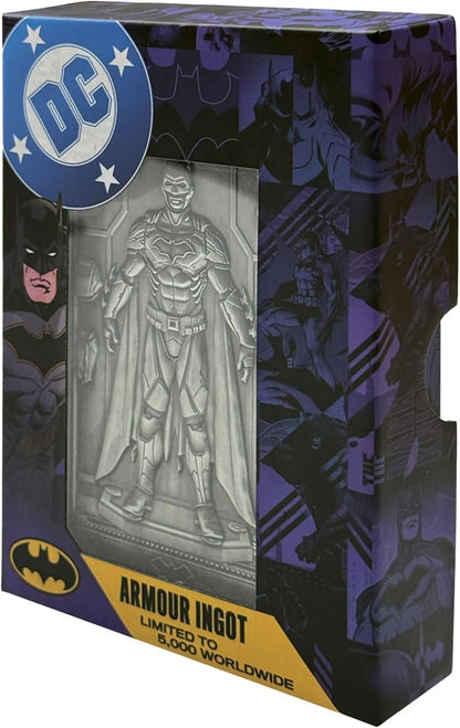 FaNaTtik Batman Wayne Industries Armour Barren – Offizielle DC Limited Edition 5.000 Metall-Sammelstück mit geprägtem Design und nummerierter Rückseite