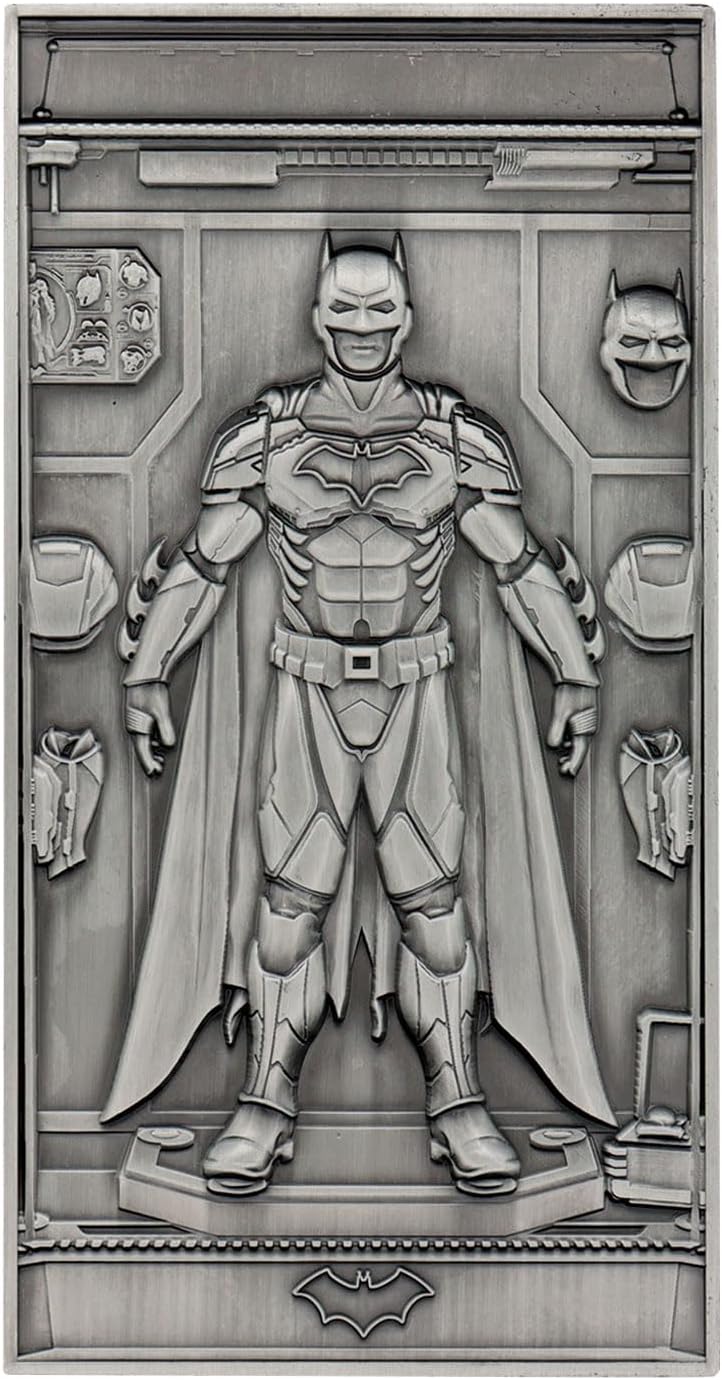 FaNaTtik Batman Wayne Industries Armour Barren – Offizielle DC Limited Edition 5.000 Metall-Sammelstück mit geprägtem Design und nummerierter Rückseite