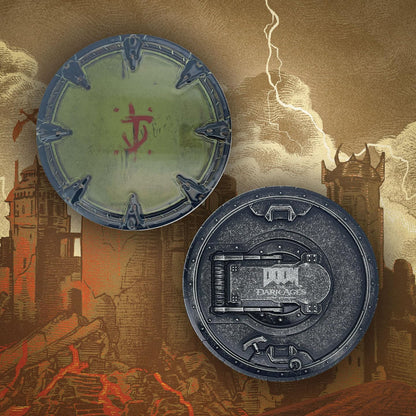 FaNaTtik DOOM: Medaglione con sega a scudo del Medioevo e biglietto d'arte, edizione limitata da collezione (licenza ufficiale, numerato individualmente, diametro 85 mm, include espositore