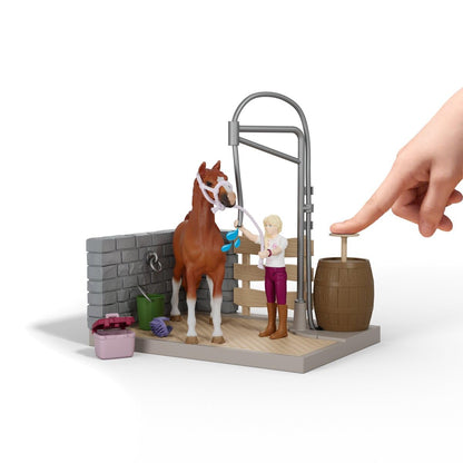 schleich HORSE CLUB | Sofia’s Paardenwasplaats 42792 | Speelset met echt water, pomp, paard, beweegbare figuur & accessoires | Paardenspeelgoed & cadeau voor kinderen vanaf 5 jaar | 26 onderdelen