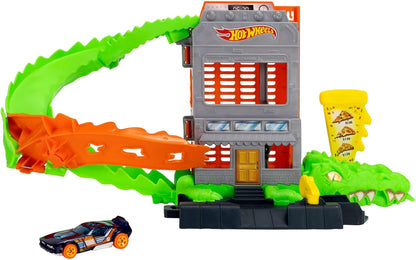 Hot Wheels Spielzeugauto-Trackset, Kroko-Pizza-Attacke Spielset mit Fahrzeug im Maßstab 1:64, die Strecke entlangrasen, um das Krokodil zu besiegen und Nicht als Seine Mahlzeit zu Enden, JHL93