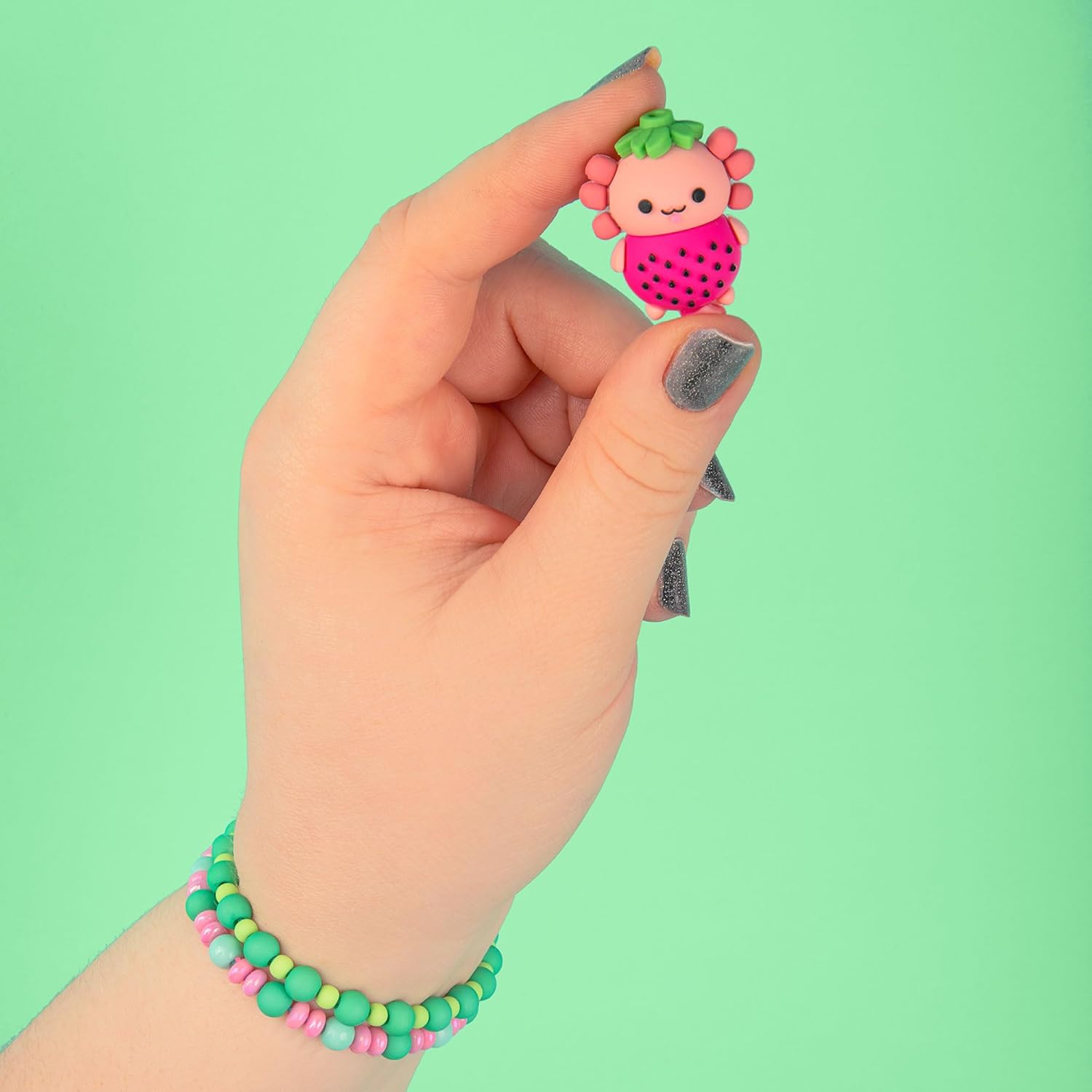 Fashion Angels Kit gioielli Basic Fun Charm Changers Axolotl League per bambine 6+ – Set fai da te con collane, bracciali, charm axolotl e perline colorate