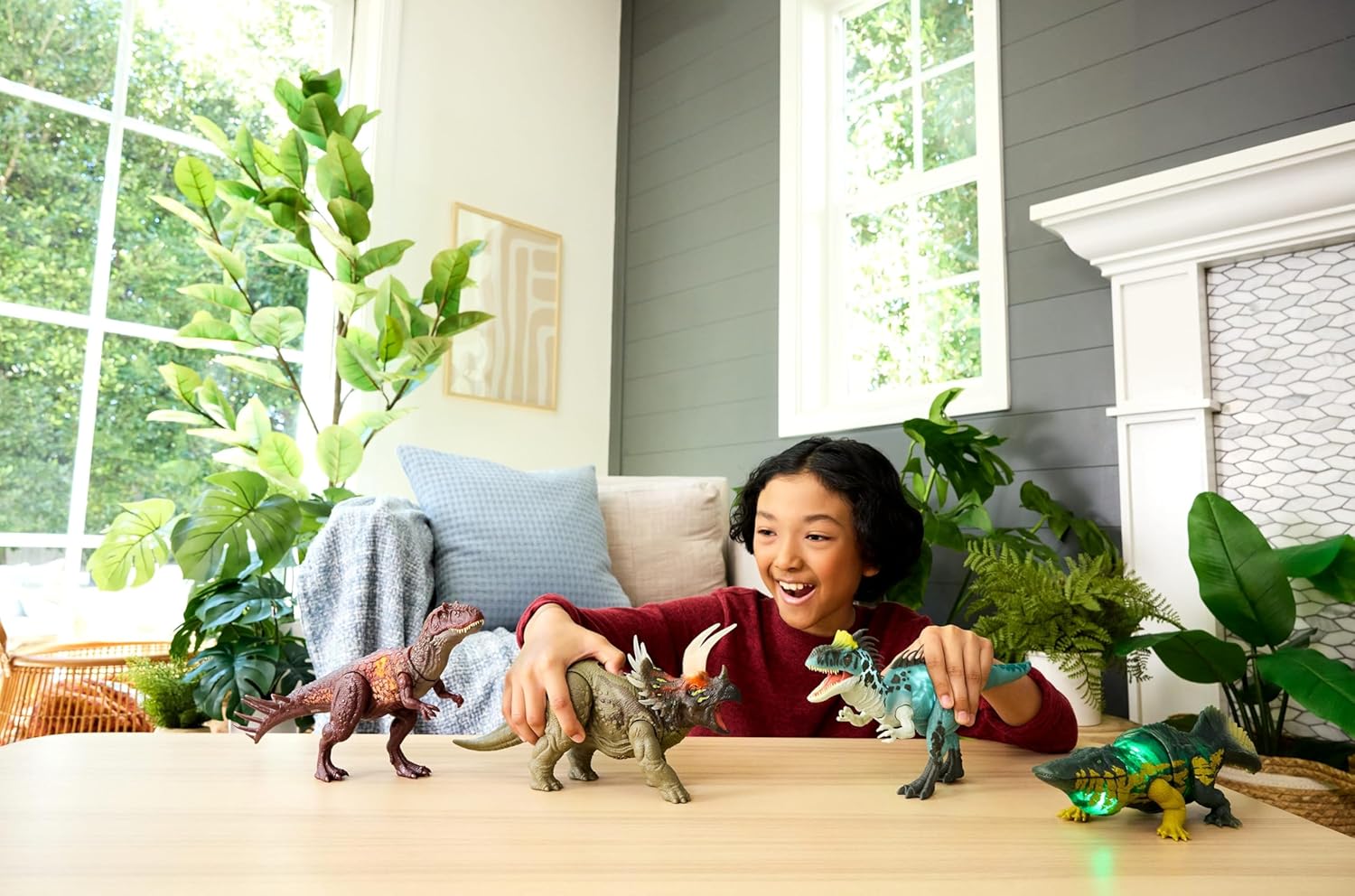 Mattel Jurassic World Wild Roar Crylophosaurus Dinosaur Action Figure Toy, Attack & Lights & Roar Sound, Scan Code for Digital Play, JKL80