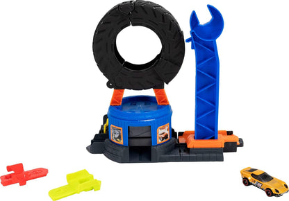 Hot Wheels Spielzeugauto-Trackset, City Downtown Reifenwerkstatt und Die-Cast-Abschleppwagen im Maßstab 1:64, multidirektionales Spielen, mit dem Track-Schnellstecksystem kompatibel, JHL75