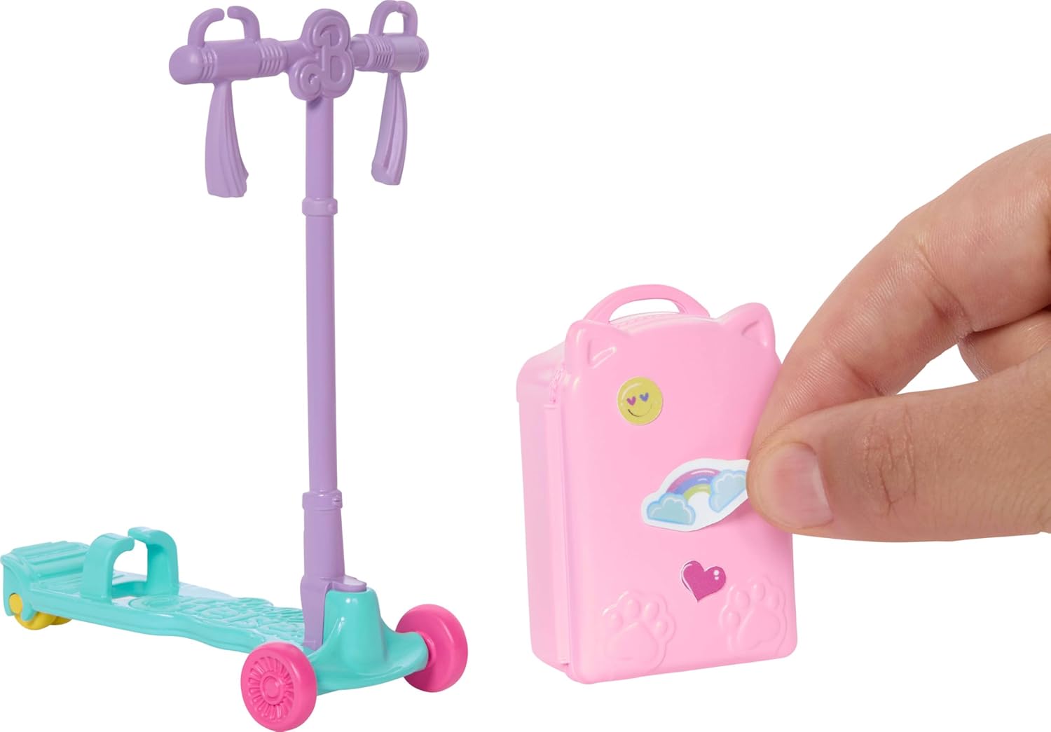 Barbie Chelsea, „Grenzenlose Abenteuer“-Reihe, Blonde Puppe, fahrbarer Roller mit Koffer und Zubehörteile rund ums Reisen, JMJ46