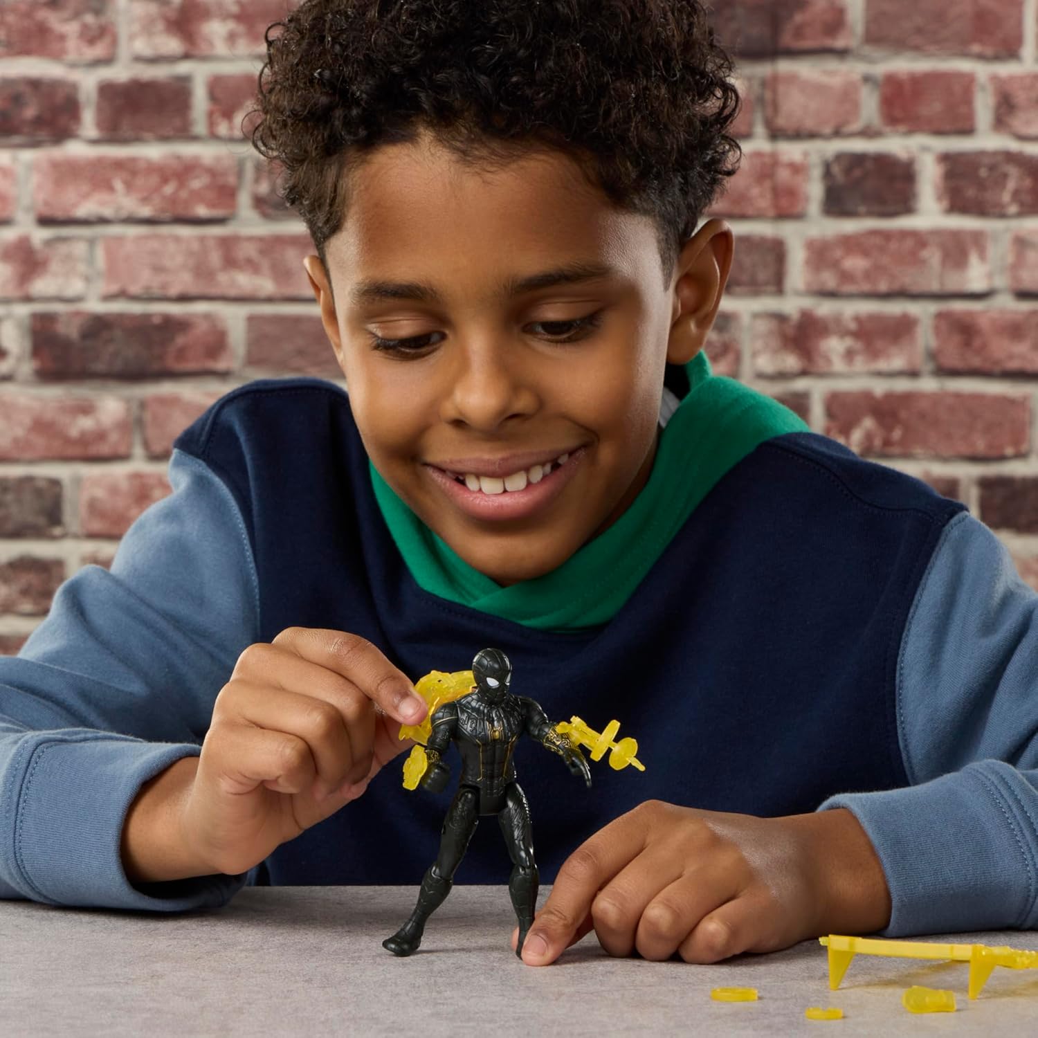 Marvel Studios Spider-Man: Far From Home ActionVerse Black & Gold Suit Spider-Man 4.5-Inch Action Figure & Accessories, Reusable Accessory Rack, 4+