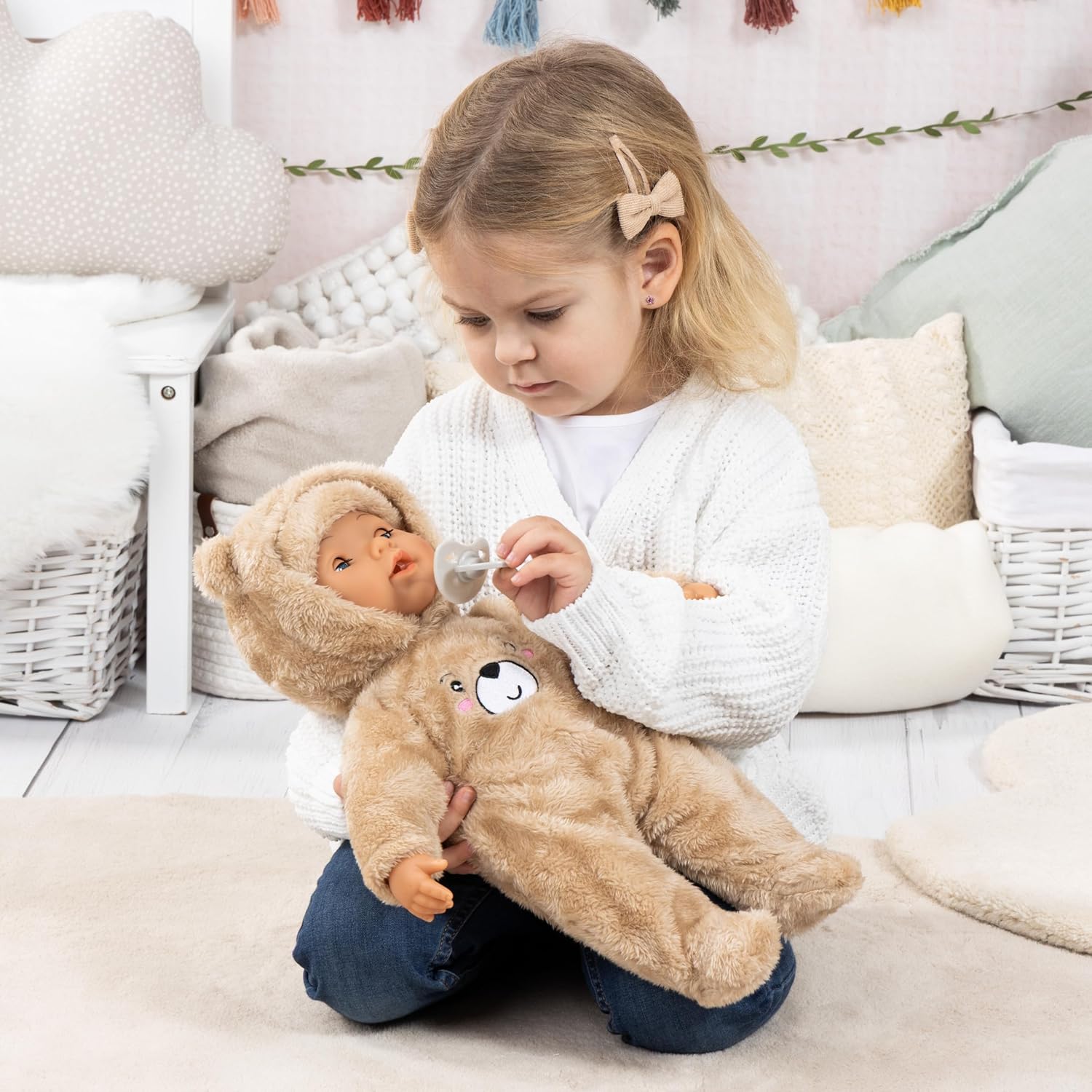 Bayer Design 94230AB Babypop, huilt echte tranen, met slaperige ogen, zacht lichaam, accessoires, 42 cm