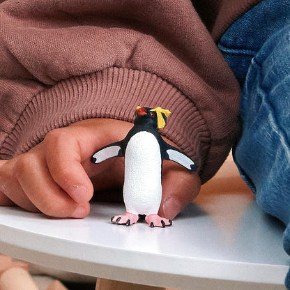 schleich WILD Life | Felsenpinguin 14932 | detailgetreue Tierfigur & Sammelfigur | Zoo Spielzeug | Geschenk für Jungen und Mädchen | Deko für Geburtstag | Spielfigur ab 3 Jahren | 3 x 5 x 5 cm
