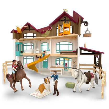 Schleich Horse Club | Lakeside Villa & Paddock 42785 | Reiterhof Spielset mit Villa, 2 Pferden, 3 Figuren und Hund | Aufzug, Rutsche, Schaukel & Zubehör | Spielzeug für Kinder ab 5 Jahren | 157 Teile