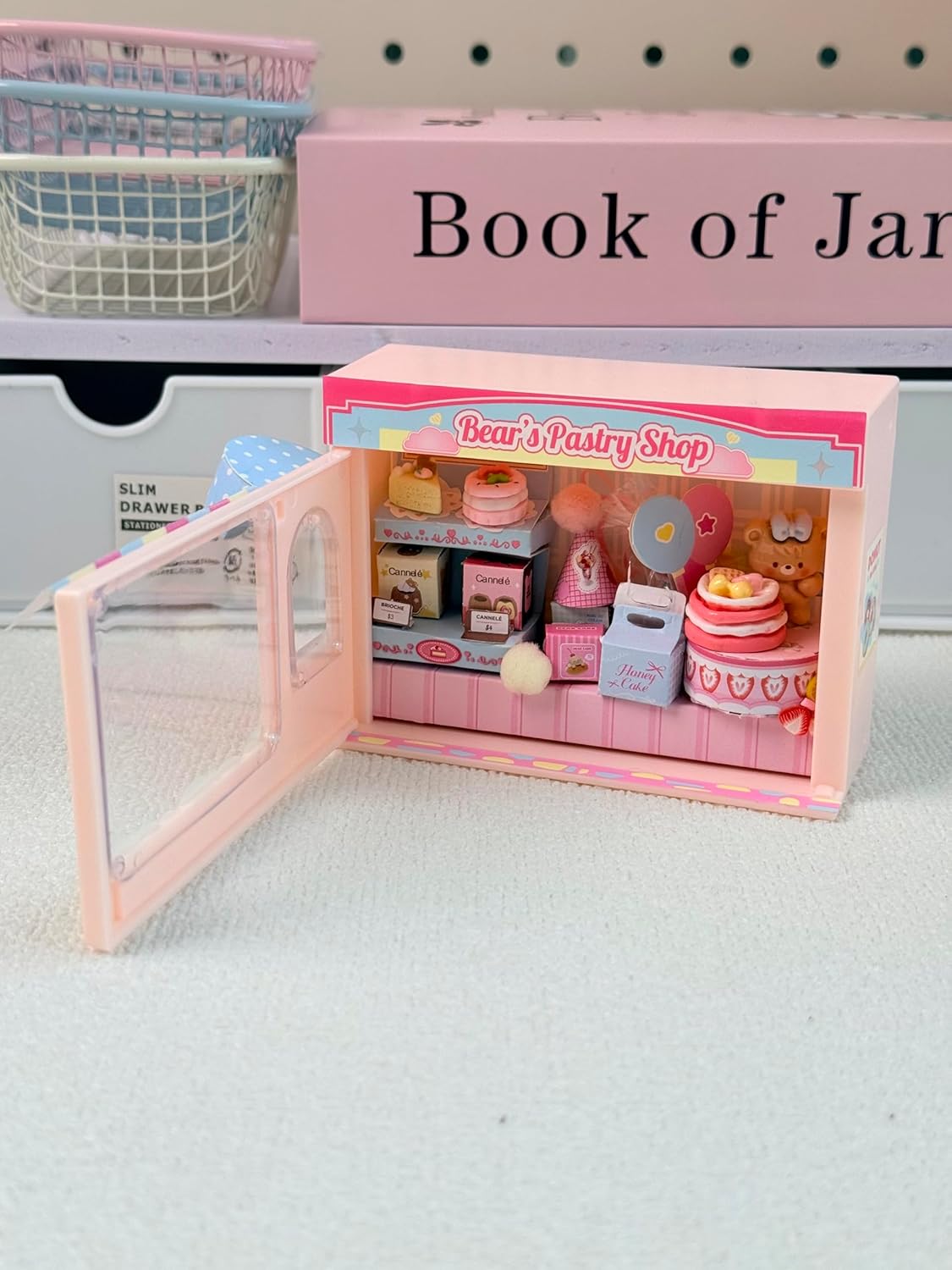I-TOTAL ® Micro Shop - Creatieve set om zelf te maken, 3D-miniatuur om te bouwen (33 stuks), Nookbook Micro Shop Pastel, verzamelstuk, 11 x 4 x 8 cm, +6 jaar (BEARS PASTRY SHOP