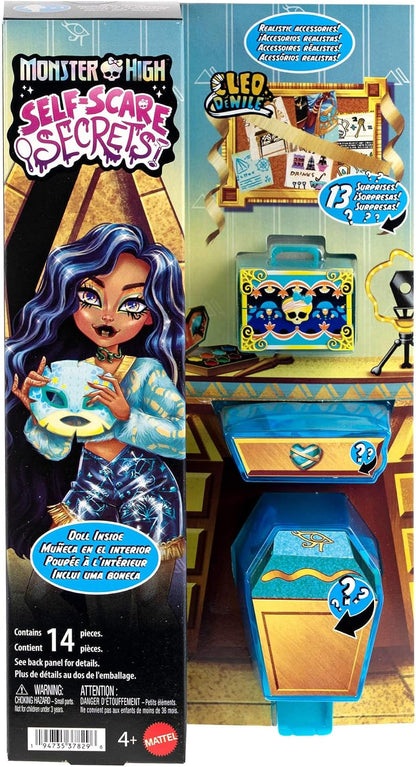 Monster High Self-Scare Secrets - Cleo de Nile, set con bambola e accessori, 13 sorprese a tema come un set per la ceramica e trucchi inclusi, 4+ anni, JMG74