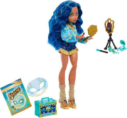 Monster High Self-Scare Secrets - Cleo de Nile, set con bambola e accessori, 13 sorprese a tema come un set per la ceramica e trucchi inclusi, 4+ anni, JMG74