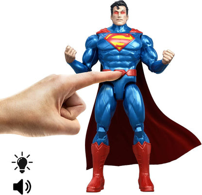 Mattel DC Premier - Superman, action figure con luci e 10 suoni diversi, vista laser, modalità volo e azione spezza-catene, con cintura e accessori inclusi, JMP85