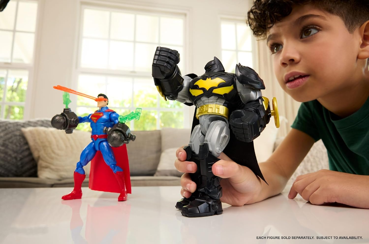 Mattel DC Premier - Superman, action figure con luci e 10 suoni diversi, vista laser, modalità volo e azione spezza-catene, con cintura e accessori inclusi, JMP85