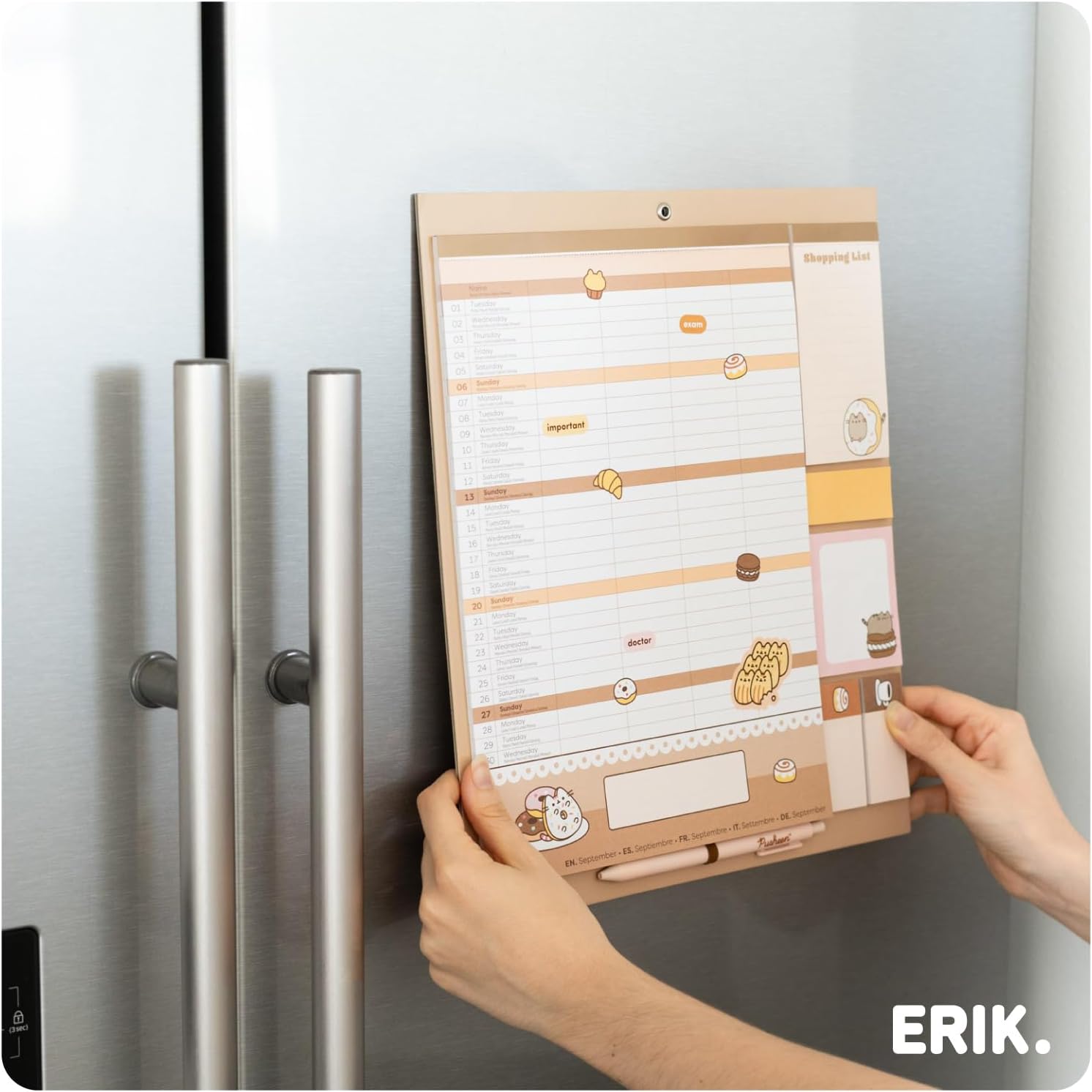 Grupo Erik Calendario Famiglia 2027 Pusheen - Calendario Magnetico Frigo con Penna, Sticky Notes, Shopping List e Stickers | Planner Mensile con Spazi per Note, Set 2026 a Dic 2027 (30 x 35cm