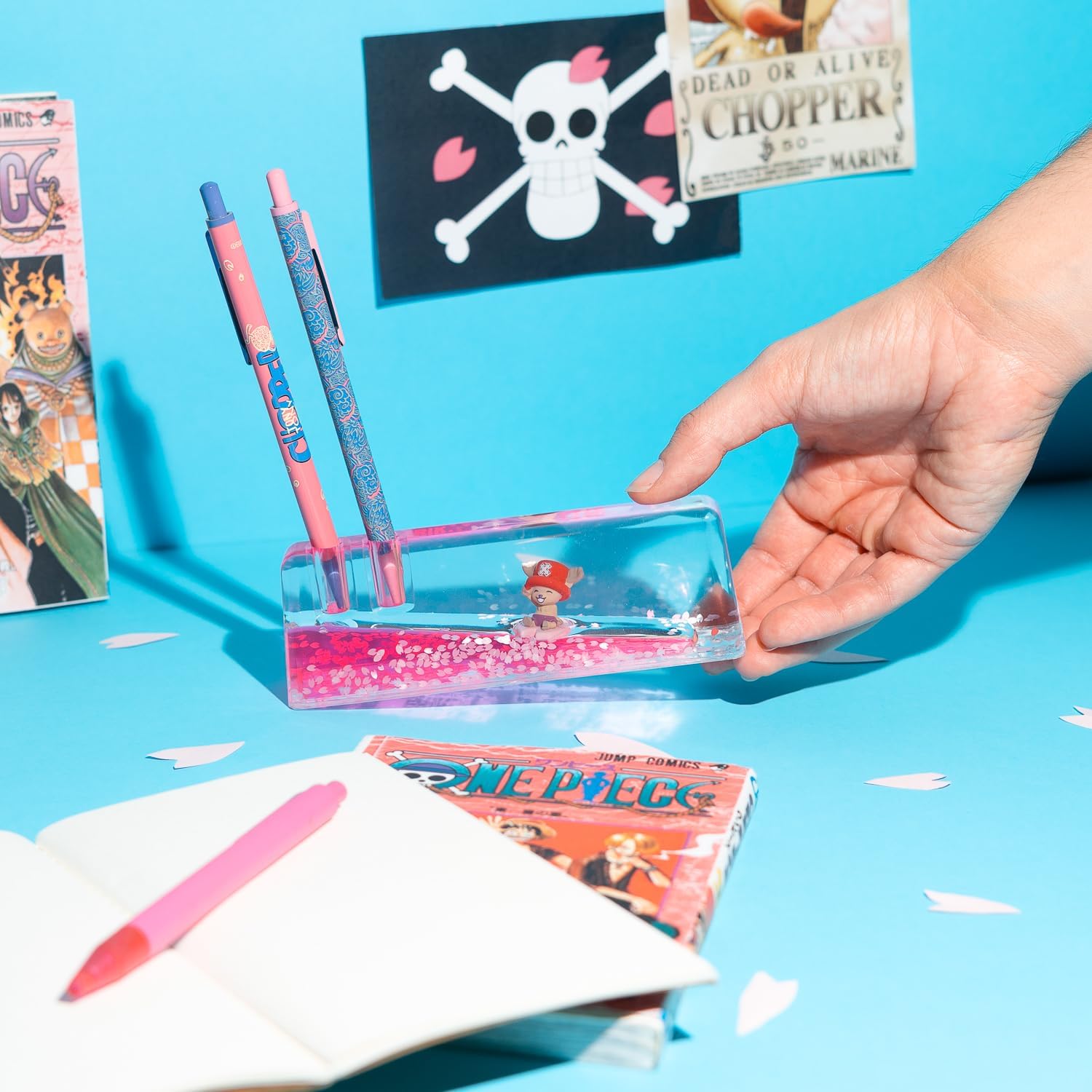 Pot a Crayon One Piece | Papeterie Bureau One Piece, Idée Cadeau Geek | Grupo Erik | Critérium et Stylo Bille Inclus, Accessoire One Piece Chopper pour Organisation Bureau