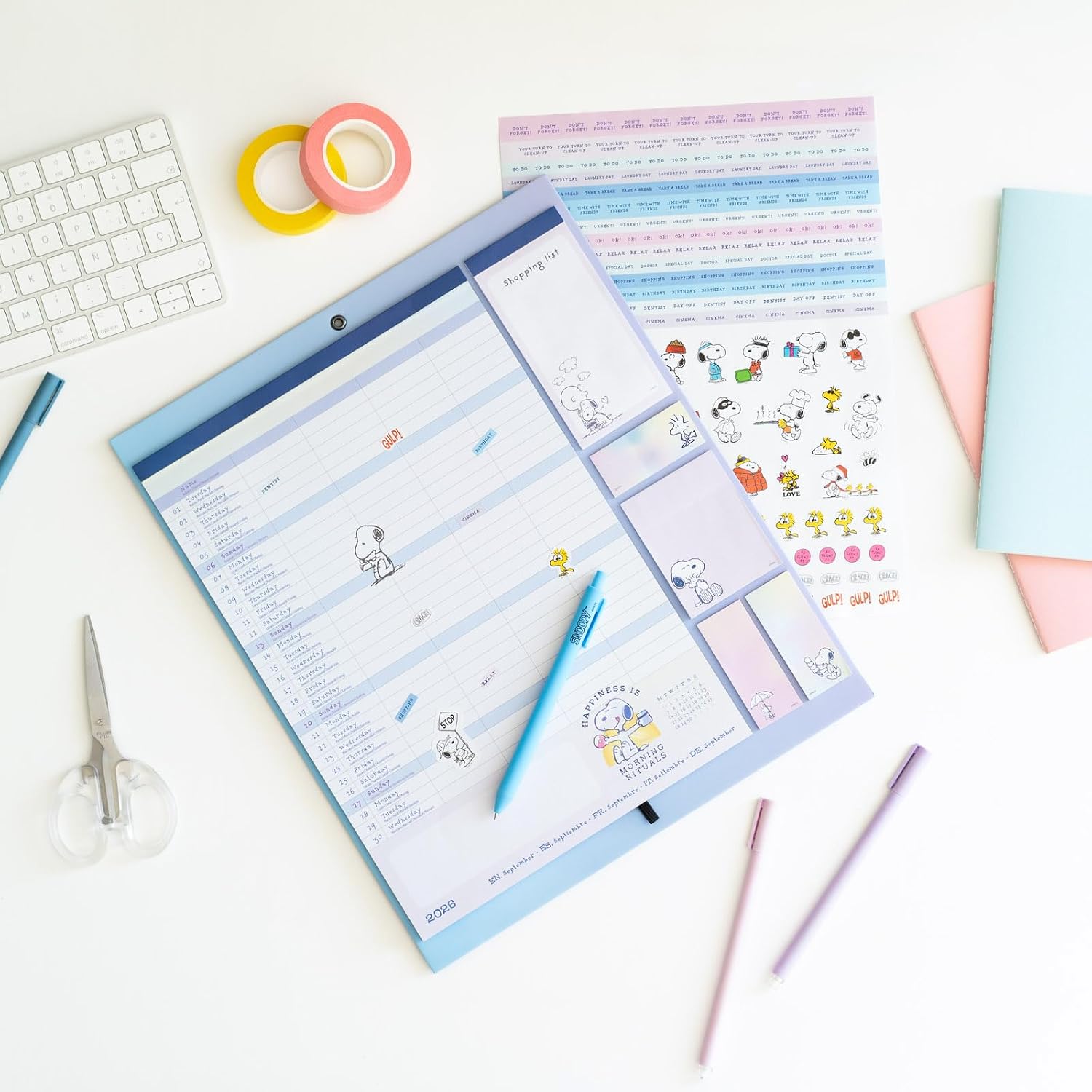 Grupo Erik Calendario Famiglia 2027 Snoopy Peanuts - Calendario Magnetico Frigo con Penna, Sticky Notes, Shopping List e Stickers | Planner Mensile con Spazi per Note, Set 2026 a Dic 2027 (30 x 35cm