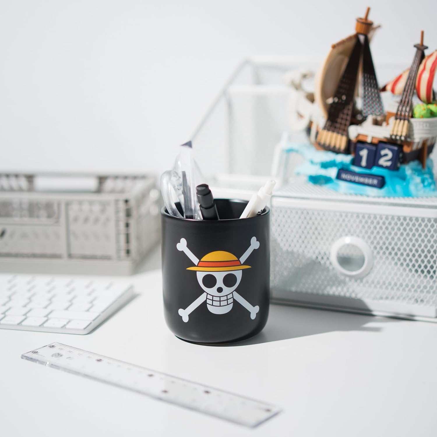 Grupo Erik One Piece Portapenne da Scrivania - Cancelleria | One Piece Gadget, Porta Penne Decorativo, Ceramica, Manga, 11 x 12 cm, Grupo Erik One Piece Portapenne da Scrivania - Cancelleria | One Piece Gadget, Porta Penne Decorativo, Ceramica, Manga, 11