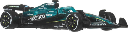 Hot Wheels Premium Auto Team Aston Martin Aramco Formula 1 | Modello auto da corsa Lance Stroll Die-Cast in scala 1:64, pneumatici Real Riders, carrozzeria/telaio in metallo, JKD87