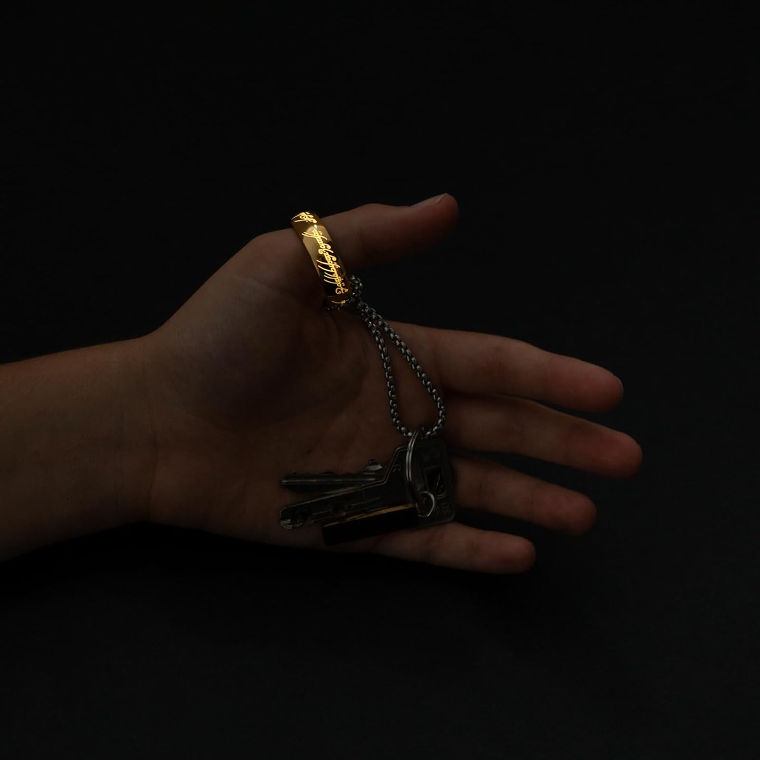 Grupo Erik Portachiavi Il Segnore degli Anelli - Portachiavi Donna e Uomo in Metallo Smaltato Luminiscente con Anello per Più Chiavi | Keychain Lord of the Rings (3 x 10,3 cm