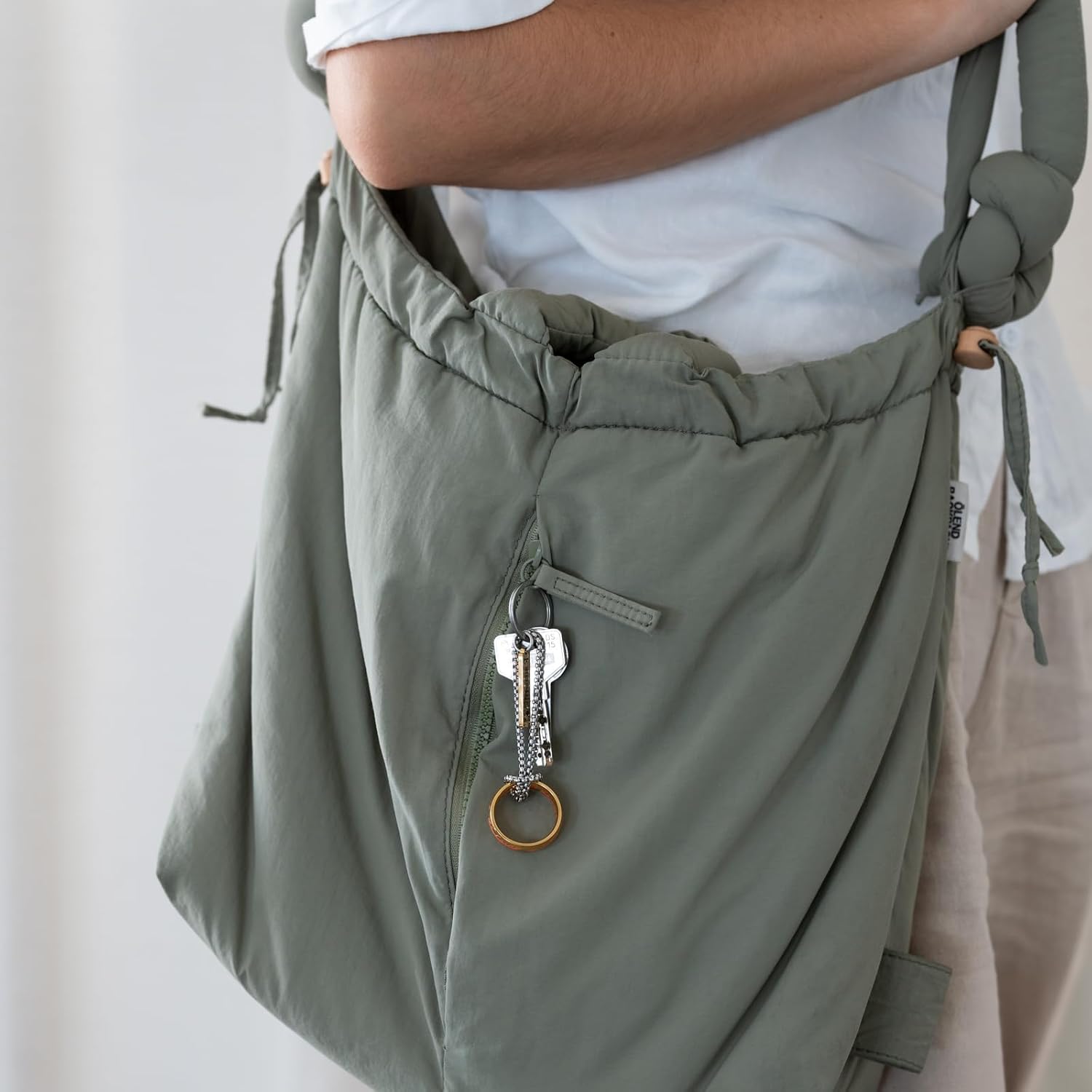 Grupo Erik Portachiavi Il Segnore degli Anelli - Portachiavi Donna e Uomo in Metallo Smaltato Luminiscente con Anello per Più Chiavi | Keychain Lord of the Rings (3 x 10,3 cm