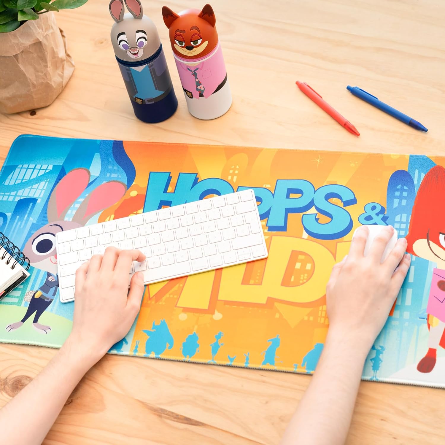 Grupo Erik Disney Zoomania 2 Mauspad Mousepad XXL Gaming Merch Geschenke | 80 x 35 cm Schreibtischunterlage Mouse Pad Gaming - Rutschfest und Wasserabweisend Desk Mat - Disney Merch PC Accessoires
