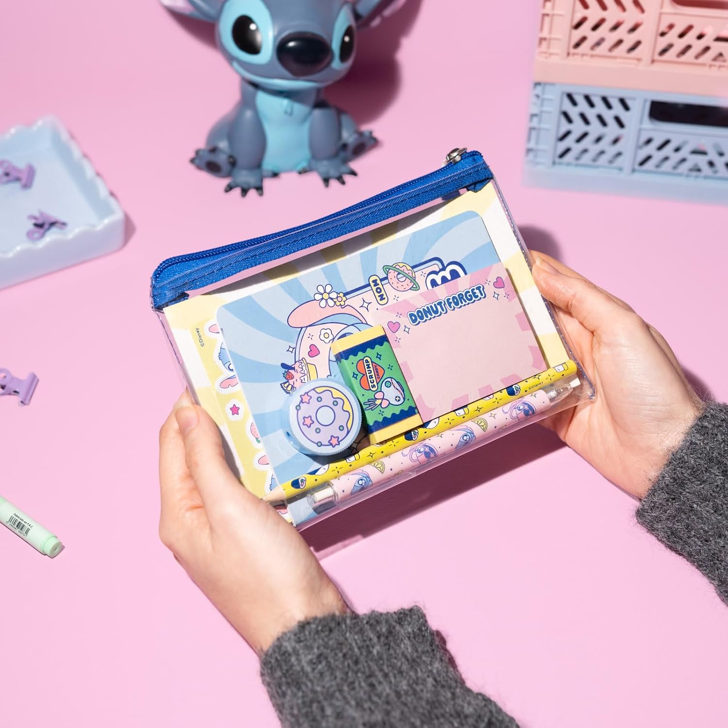 Grupo Erik Astuccio Set Cancelleria Stitch - Set Cancelleria con Taccuino A6, Stickers, Block Notes, Penna, Matita, Gomma e Temperamatite | Cancelleria Scuola Disney