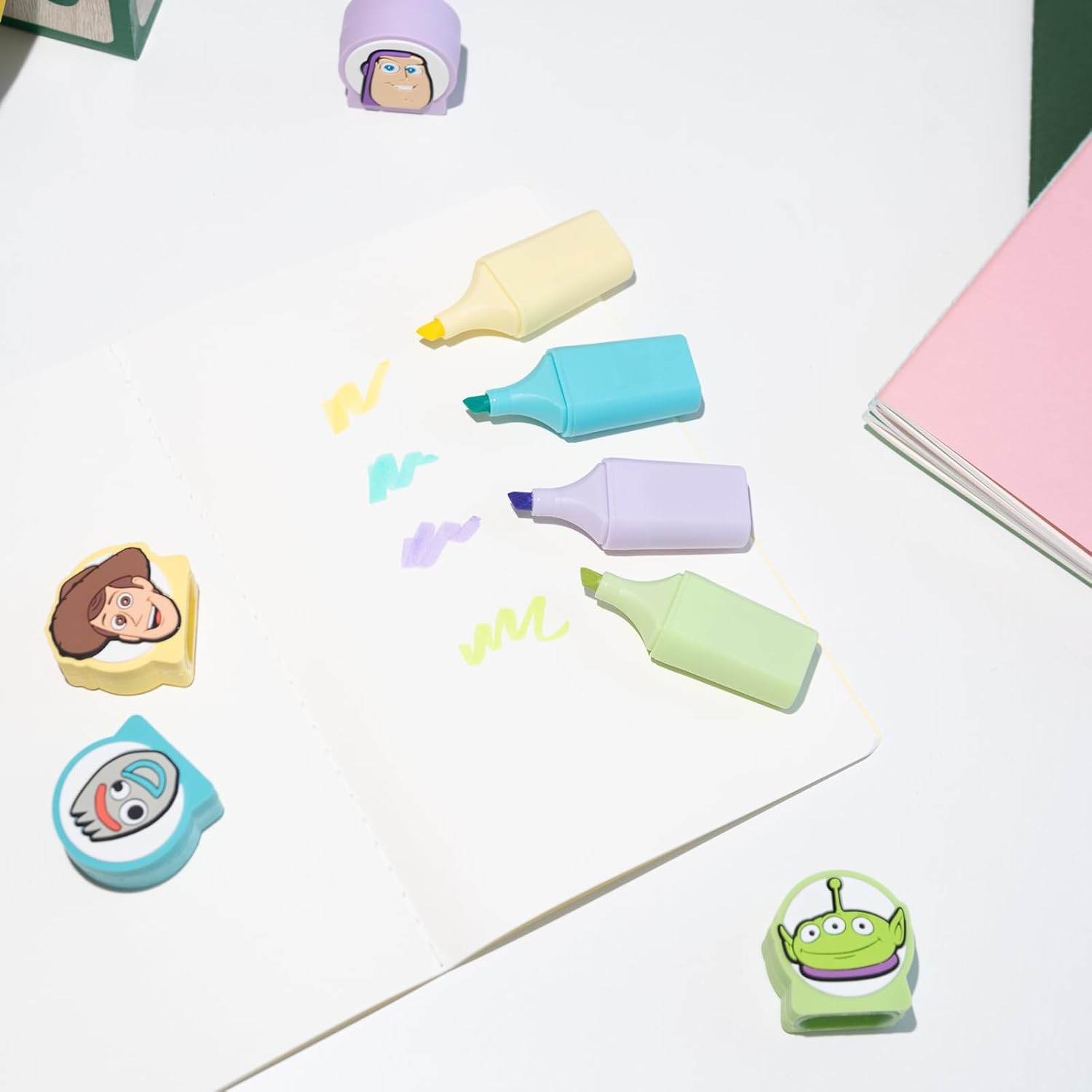 Grupo Erik Set Evidenziatori Pastello Toy Story - 4 Mini Evidenziatori Colori Assortiti con Topper 3D | Set Cancelleria Scuola Disney