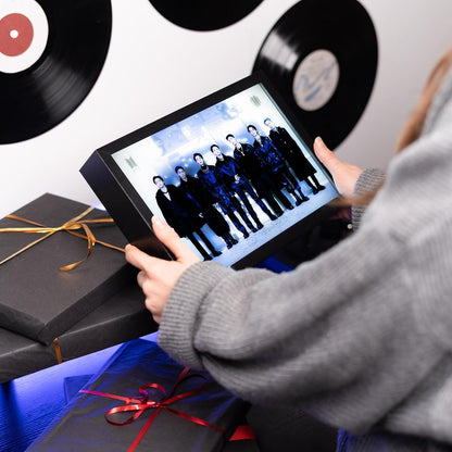 BTS Gerahmter LED Druck