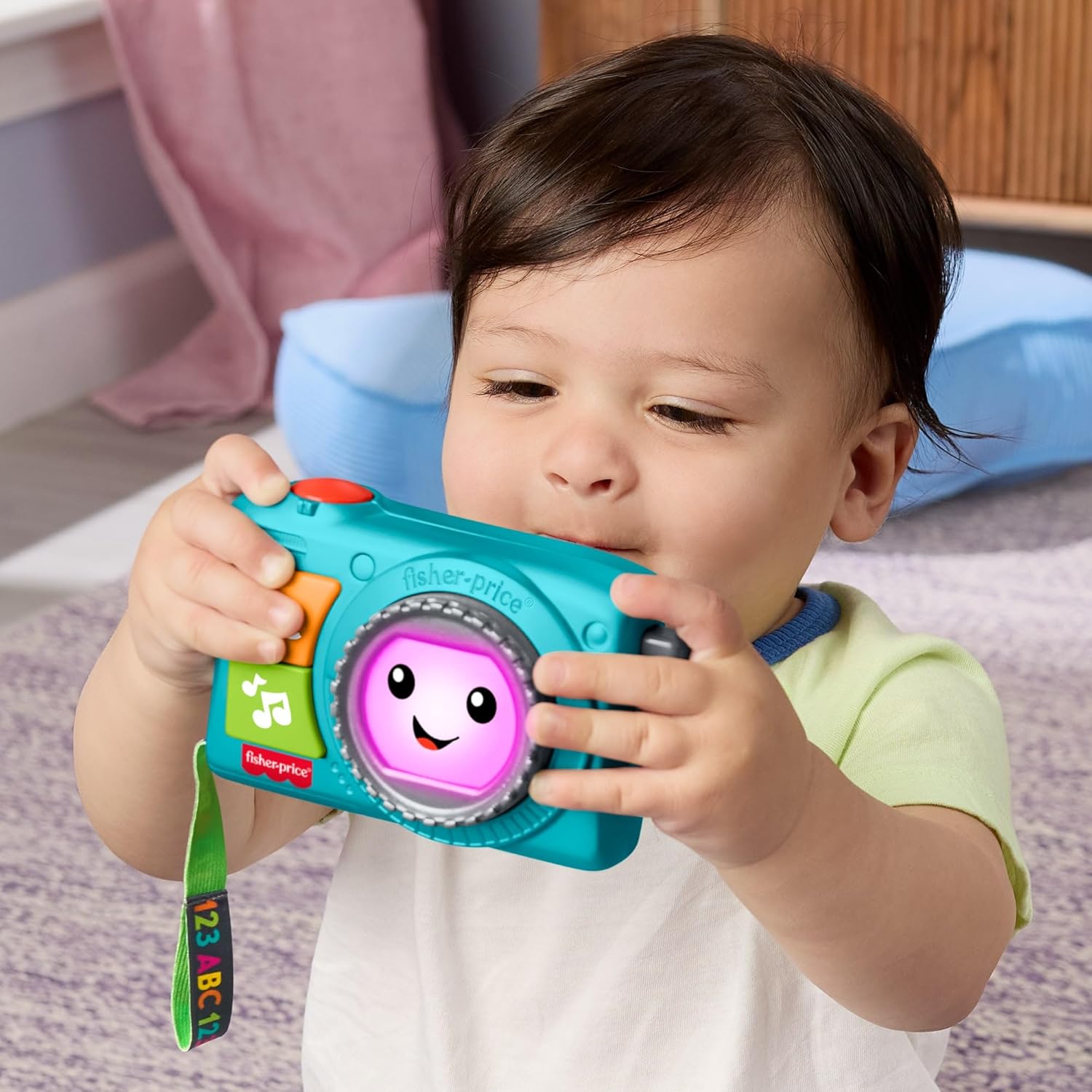 Fisher-Price Lernspaß Aufleuchtende Kamera für Babys und Kleinkinder, Musik- und Lernspaß für Rollenspiele für Kinder ab 6 Monaten, mehrsprachige Version, JNV95
