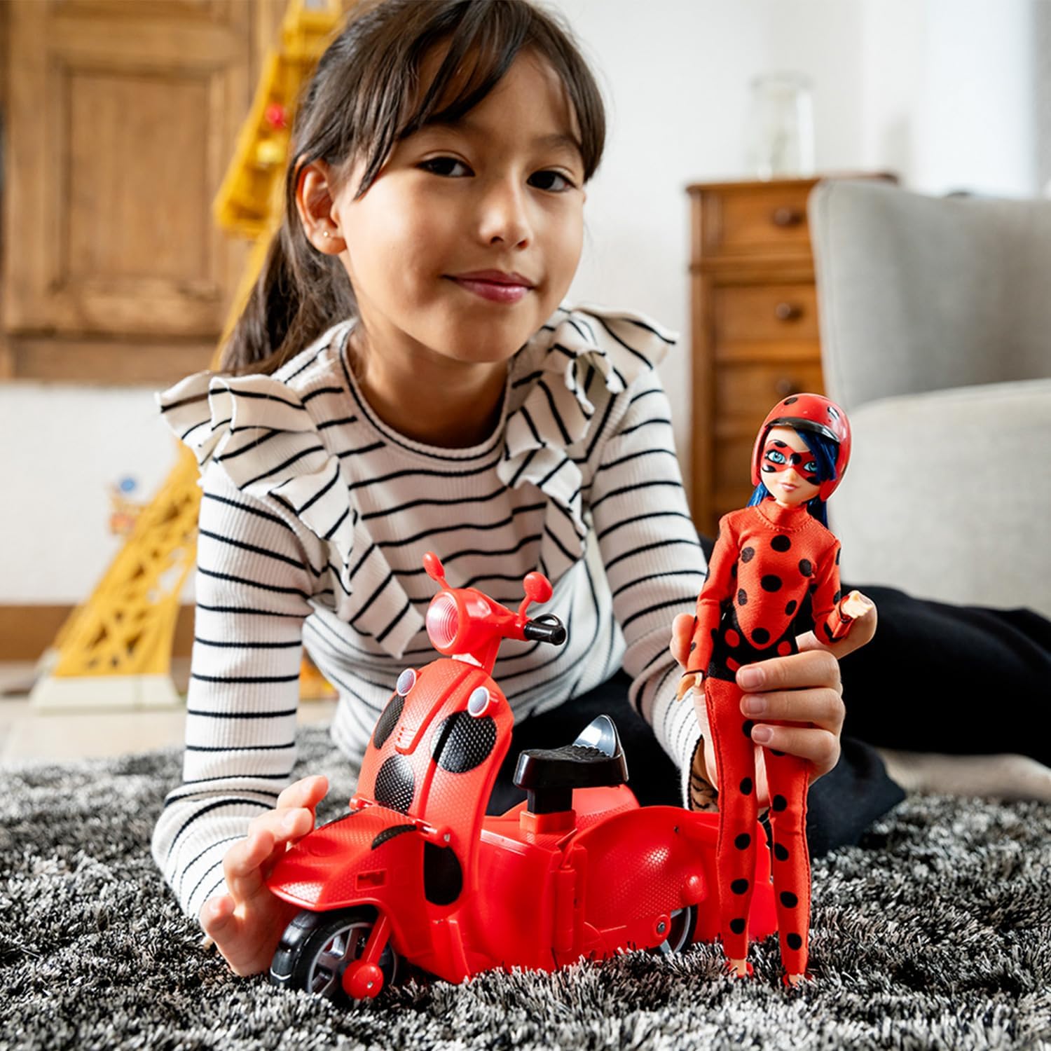 Bandai - Miraculous Ladybug - Scooter Miraculous Switch’n go + beweegbare pop Ladybug Lucky Charm 26 cm - P50668