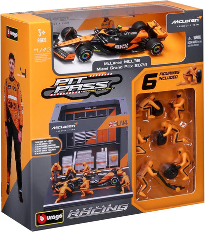Bburago - Pit Stop McLaren MCL38 (2024) #4 Norris, Speelset met Diorama, Voertuig Schaal 1:43 en 6 Monteurs, Gedetailleerde Replica, McLaren-Licentie, Leeftijd 3+ Jaar