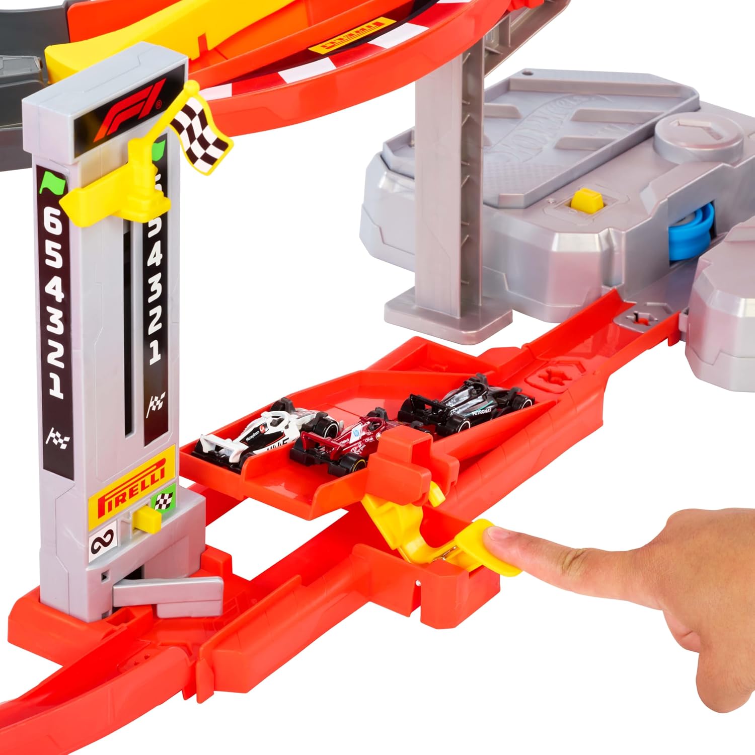 Hot Wheels Racing Formula 1 - Super Circuito, pista a tre corsie con propulsore e booster motorizzato per sfide testa a testa, 3 macchinine da corsa F1 incluse, JMC90