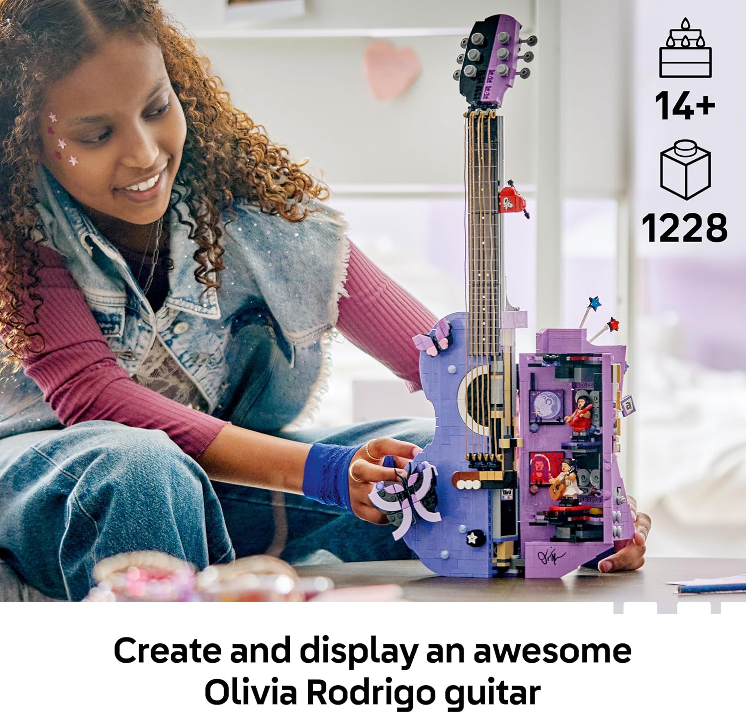 LEGO Editions Olivia Rodrigo's Dubbele Gitaar - Bouwpakket voor Kinderen en Tieners vanaf 14 Jaar Muziek Tienerkamer Decoratie - Model met 2 Minifiguren - Cadeau voor Meisjes, Jongens en Fans - 43031