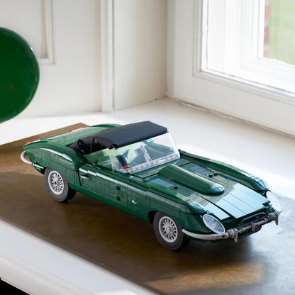 LEGO Icons Jaguar E-Type - Auto Bouwpakket voor Volwassenen - Sportauto met Gedetailleerde Motor, Cockpit en Accessoires - Woondecoratie en Kantoor Decoratie - Cadeau voor Mannen en Vrouwen - 11381