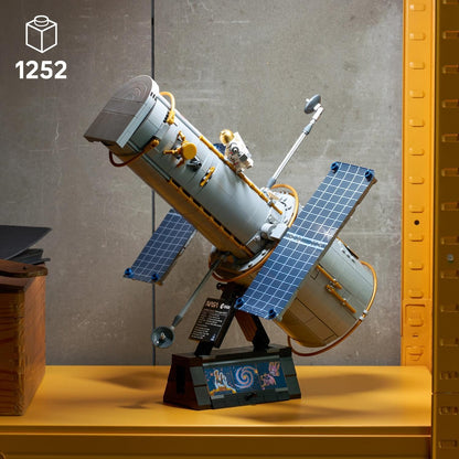 LEGO Icons Ruimtetelescoop Hubble - Telescoop Ruimte Bouwpakket voor Volwassenen - Replica met Verstelbare Zonnepanelen en Instrumentenruimte - Cadeau voor Mannen en Vrouwen - 11382