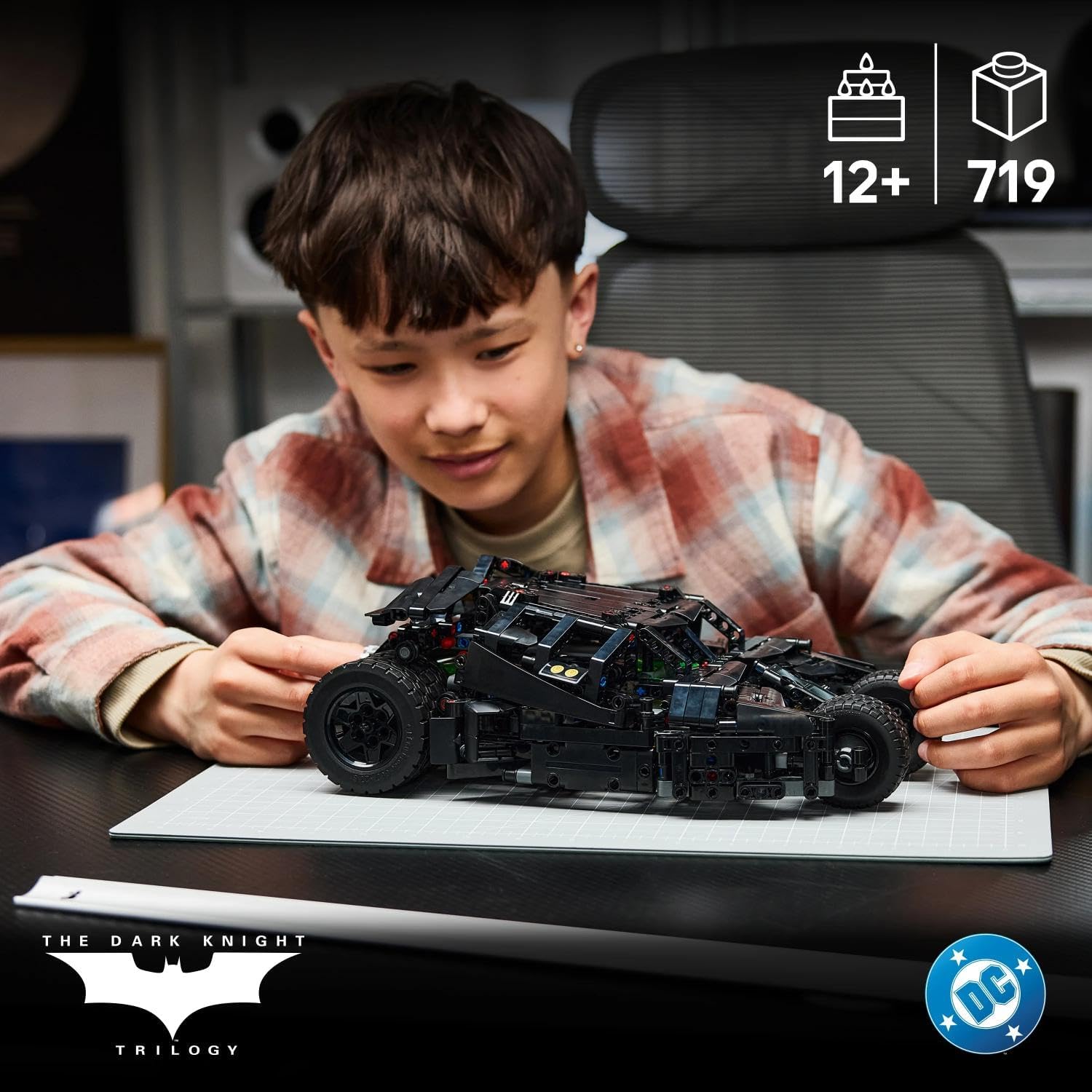 LEGO Technic Batmobile Tumbler - op Afstand Bestuurbare Speelgoed Auto - Bouwpakket voor Kinderen vanaf 12 Jaar - Batman Merchandise - Modelauto en Koplampen - Cadeau voor Jongens en Meisjes - 42239