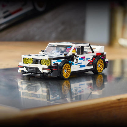 LEGO Speed Champions BMW M3 (E30) - Speelgoed Auto Bouwpakket voor Kinderen vanaf 9 Jaar - BMW Modelauto met Minifiguur - Kinderkamer Decoratie - Cadeau voor Jongens, Meisjes en Autoliefhebbers 77263
