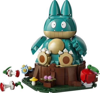 LEGO Pokémon Munchlax - Verzamelbaar Dieren Figuur met Boomstam, Appel en 2 Klokkenhuizen - Woondecoratie en Kantoor Decoratie - Bouwpakket voor Volwassenen - Cadeau voor Mannen en Vrouwen 72150
