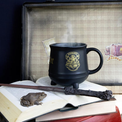 Tasse HP Hogwarts Wappen Kesseldesign 560ml | Harry Potter | Kaffee | Tee | Kakao| Becher | Keramiktasse | Keramikbecher | Geschenk | Geburtstag | Weihnachten | Kessel | Goldeffekt | Keramik