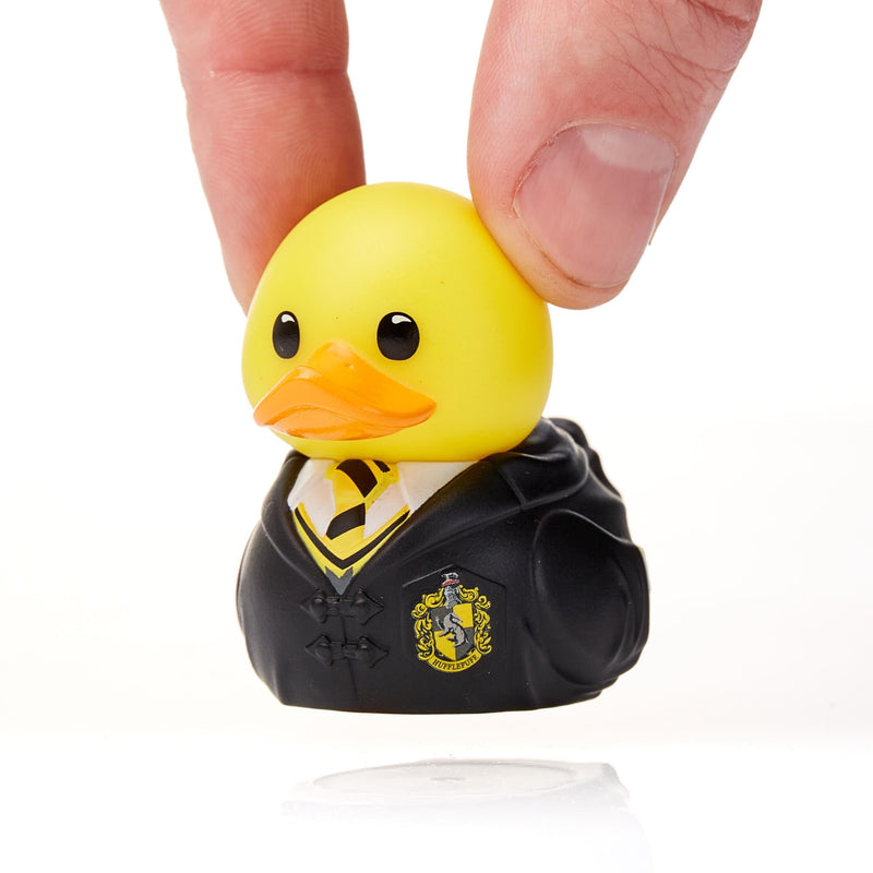 TUBBZ Harry Potter Gryffindor Mini Hufflepuff Vinyl Spielzeug Figur 3.5cm | Offizielles Merchandise zur Harry Potter bücher, Mini Hufflepuff Vinylfigur Ente mit Zauberstab & Badewanne.Geschenk & dekor